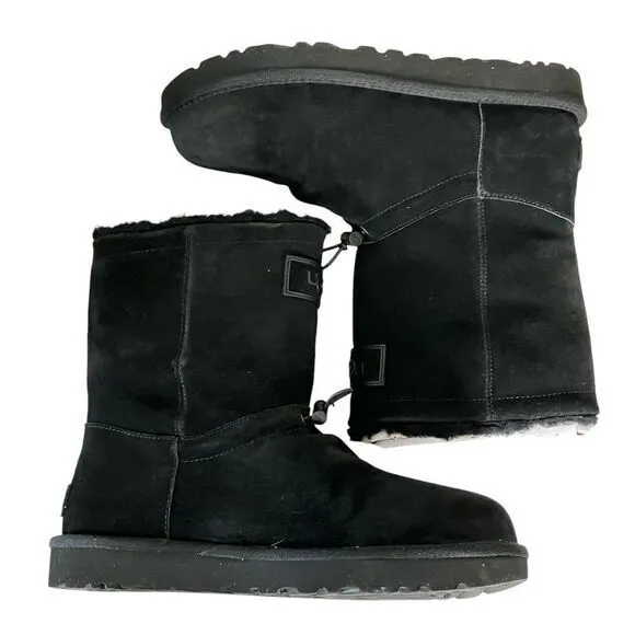 UGG CLASSIC SHORT TOGGLER BLACK SUEDE SHEEPSKIN WOMEN'S BOOTS SIZe US 9 EU 40NEW