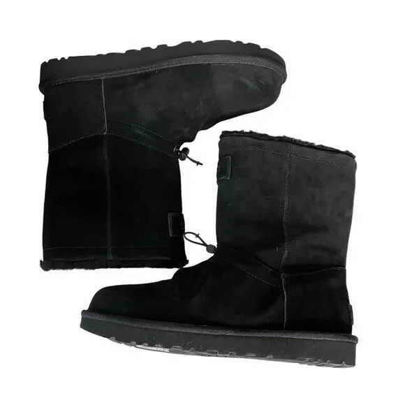 UGG CLASSIC SHORT TOGGLER BLACK SUEDE SHEEPSKIN WOMEN'S BOOTS SIZe US 9 EU 40NEW