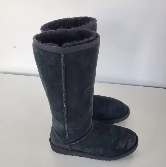 UGG Classic Tall Boots Size 4