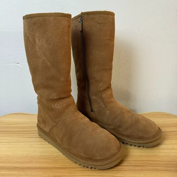 UGG Classic Tall Full Zipper Chestnut Suede Upper 100% Authentic Sz 3