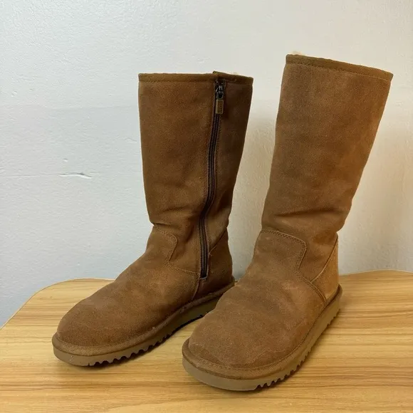 UGG Classic Tall Full Zipper Chestnut Suede Upper 100% Authentic Sz 3