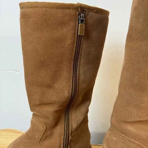 UGG Classic Tall Full Zipper Chestnut Suede Upper 100% Authentic Sz 3