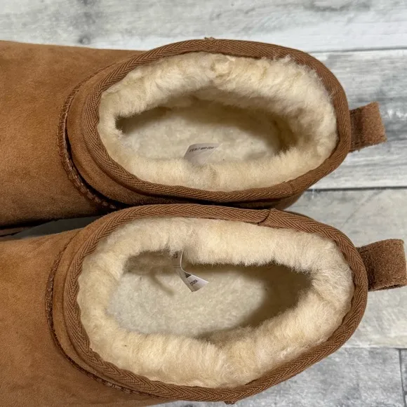 UGG Classic Ultra Mini Boots - Chestnut - Sz - 9 .US Women’s