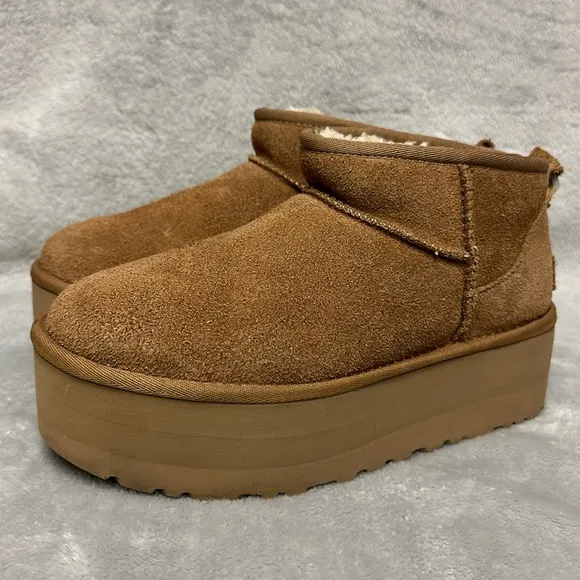 UGG Classic Ultra Mini Platform Boots Size 8