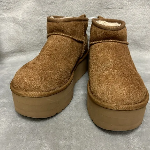 UGG Classic Ultra Mini Platform Boots Size 8