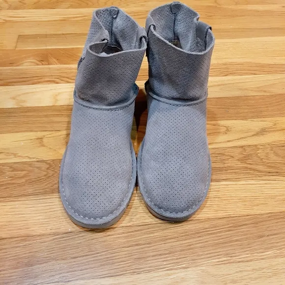 UGG Classic Unlined Mini Perf Boots Size 9 Grey UGG