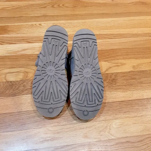 UGG Classic Unlined Mini Perf Boots Size 9 Grey UGG