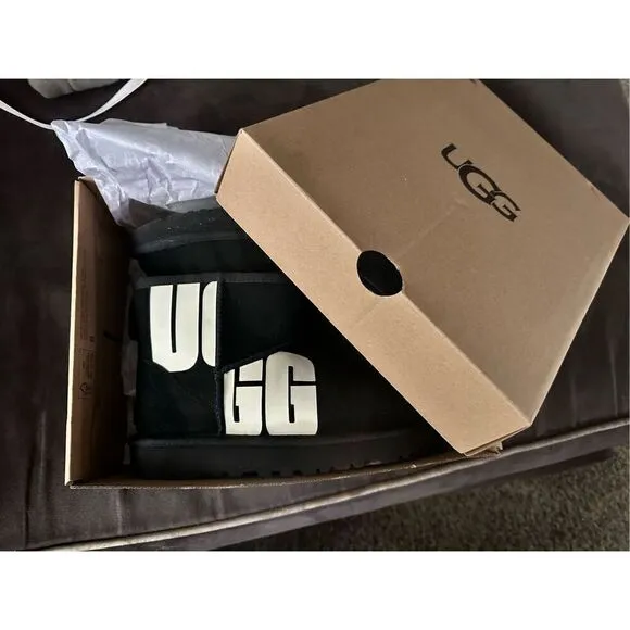 🔥UGG Classic mini Blk Logo boots-size 6