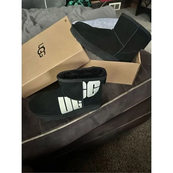 🔥UGG Classic mini Blk Logo boots-size 6