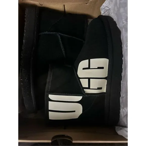 🔥UGG Classic mini Blk Logo boots-size 6