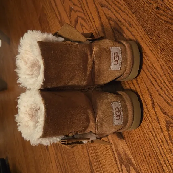 UGG Daelyn boots