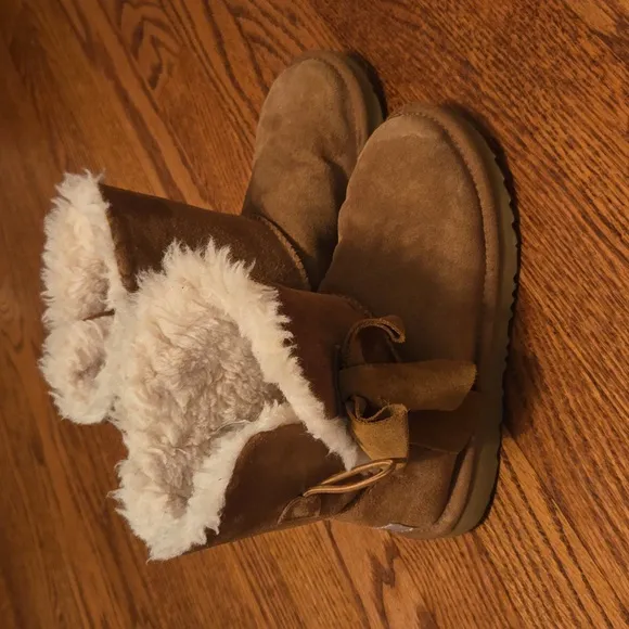 UGG Daelyn boots
