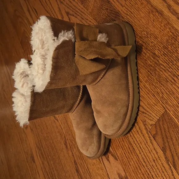 UGG Daelyn boots