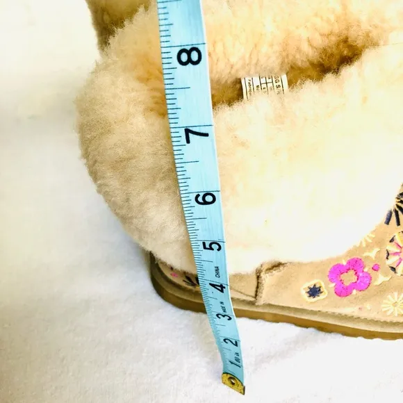 UGG EMBROIDERY TAN SUEDE SHEEPSKIN TRIM BOOTS SIZE 6