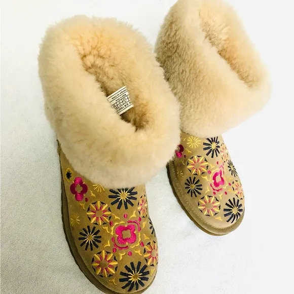 UGG EMBROIDERY TAN SUEDE SHEEPSKIN TRIM BOOTS SIZE 6