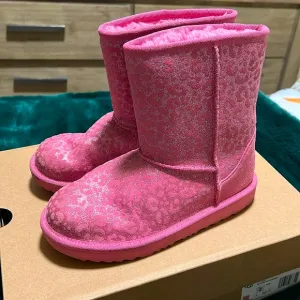 UGG Girl’s Classic Glitter Leopard Boots