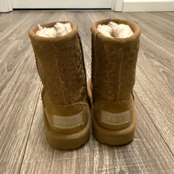 UGG GIRLS CLASSIC II GLITTER LEOPARD Cheetah BOOT SIZE 6 KIDS CHESNUT
