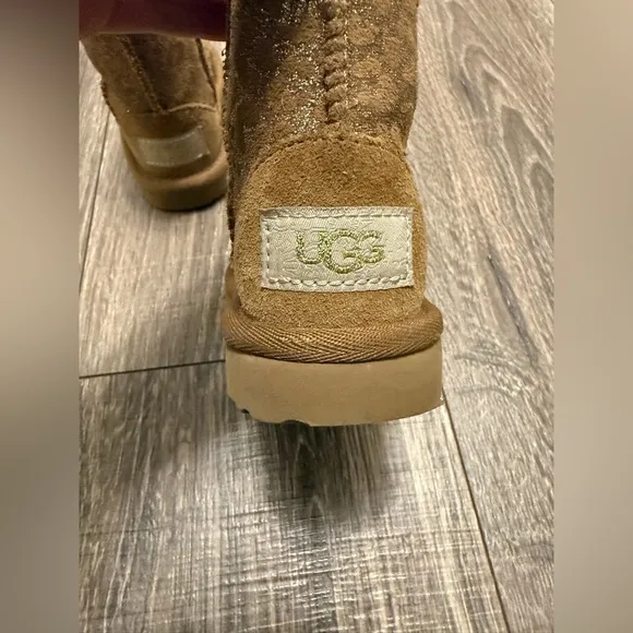 UGG GIRLS CLASSIC II GLITTER LEOPARD Cheetah BOOT SIZE 6 KIDS CHESNUT