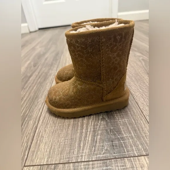 UGG GIRLS CLASSIC II GLITTER LEOPARD Cheetah BOOT SIZE 6 KIDS CHESNUT