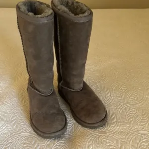 UGG Gray Suede kids Boots, size 13