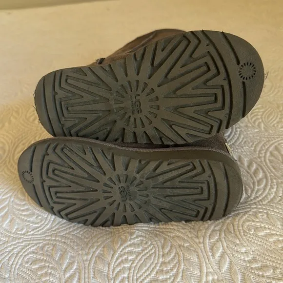 UGG Gray Suede kids Boots, size 13