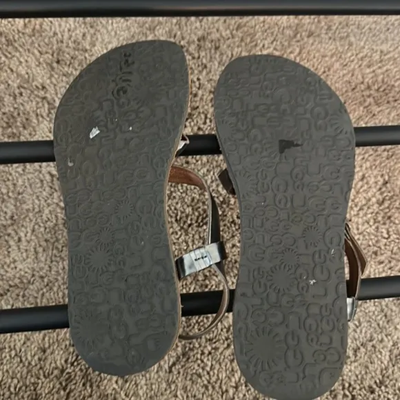 UGG Jordyne Braid Flat Brown Sandal size 7