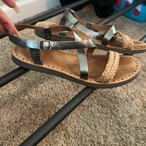 UGG Jordyne Braid Flat Brown Sandal size 7