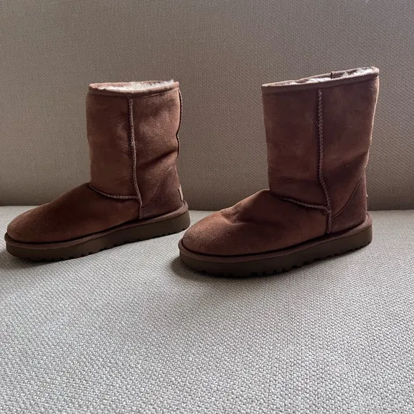 UGG Kids Boots in Chestnut Brown