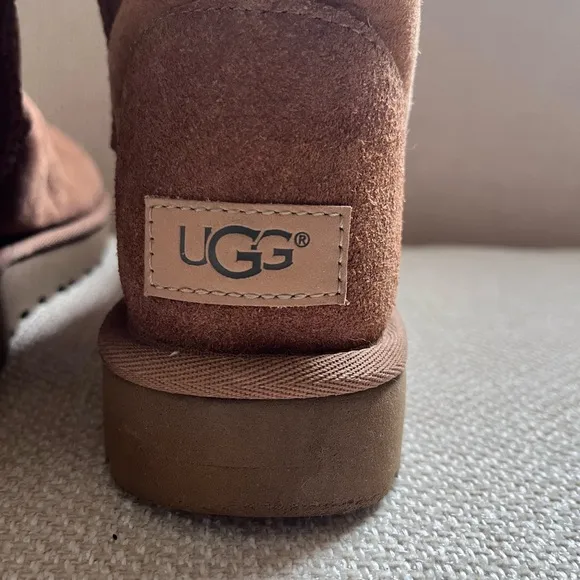 UGG Kids Boots in Chestnut Brown