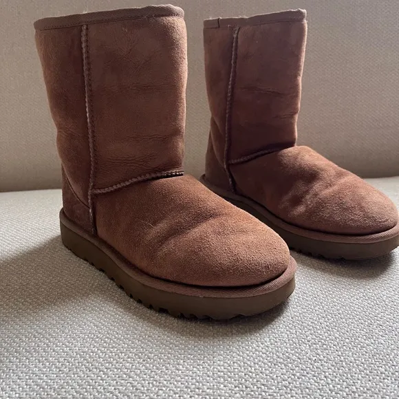 UGG Kids Boots in Chestnut Brown