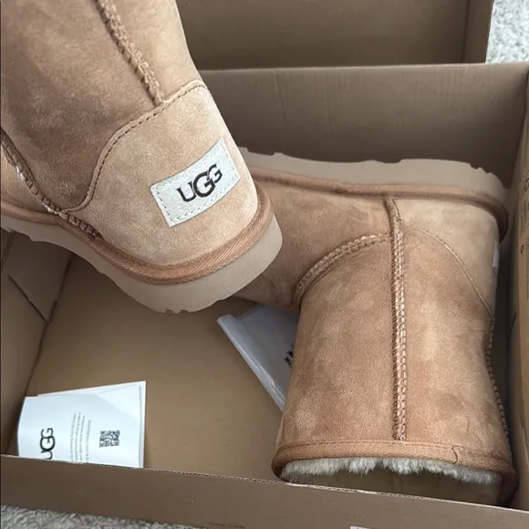 UGG Kids Classic II Boots in Chestnut