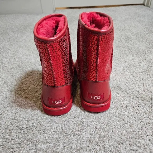 UGG Kids Classic II Gel Hearts (Big Kid) Unisex Boots Size 5 Brand New - No Box