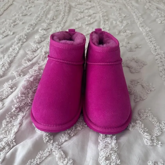 UGG Kids' Classic Ultra Mini Boots Berry Color