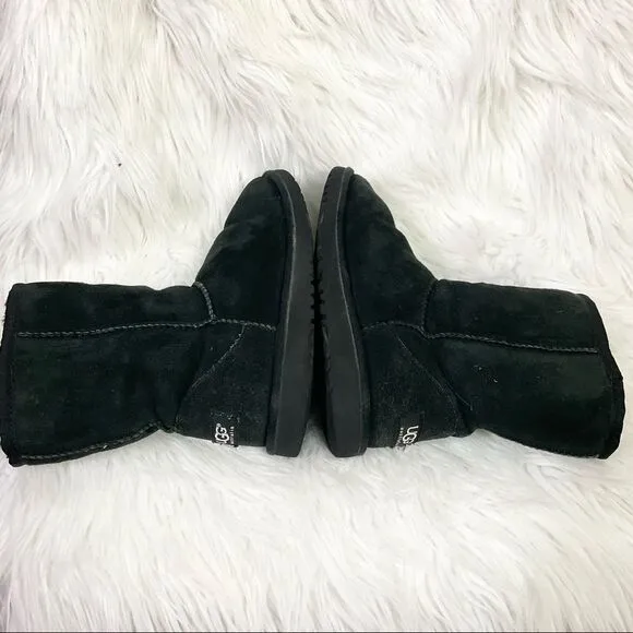 UGG Kids S/N 5251 black signature classic II sheepskin short boots 4