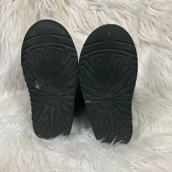 UGG Kids S/N 5251 black signature classic II sheepskin short boots 4