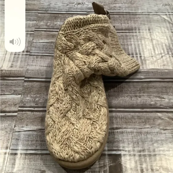 UGG - Knit Boots With Ribbon In Back Light brown sz 7