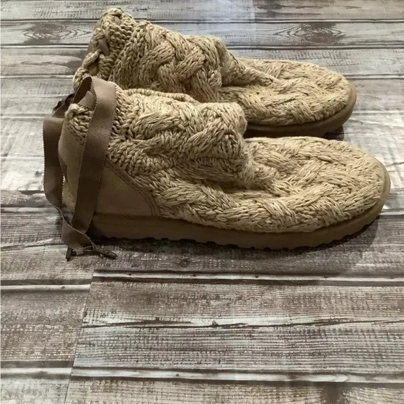 UGG - Knit Boots With Ribbon In Back Light brown sz 7