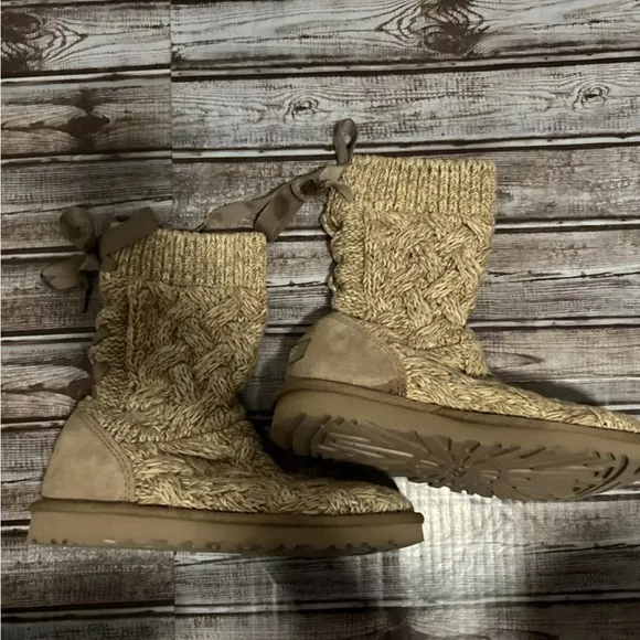 UGG - Knit Boots With Ribbon In Back Light brown sz 7