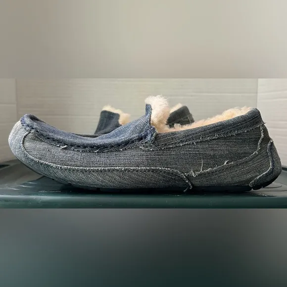 UGG Men's Denim Loafers with Shearling Lining Size 10 NWOT