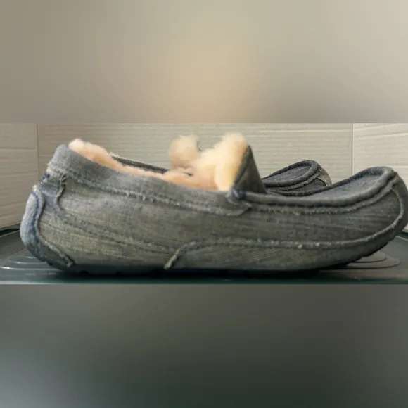 UGG Men's Denim Loafers with Shearling Lining Size 10 NWOT