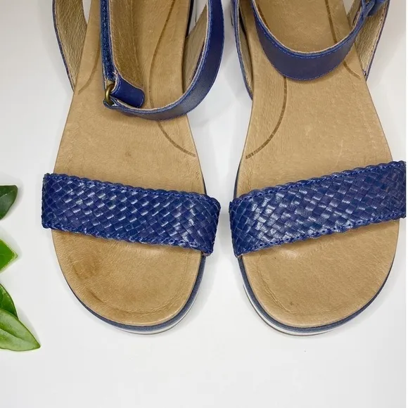 UGG Navy Blue Laddie Marino Sandals Size 7.5