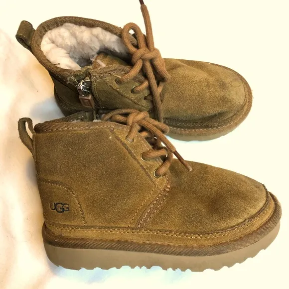 UGG Neumal kids chestnut , fur lined winter 🥶 chukka boots