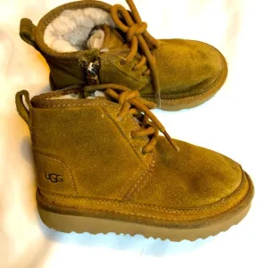 UGG Neumal kids chestnut , fur lined winter 🥶 chukka boots