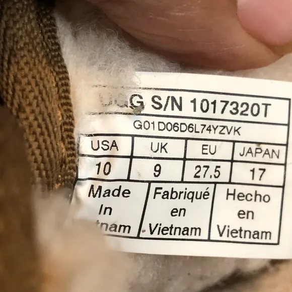 UGG Neumal kids chestnut , fur lined winter 🥶 chukka boots
