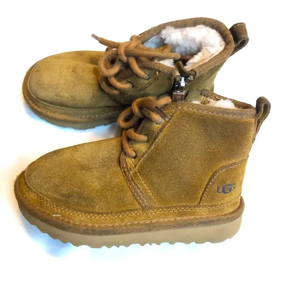 UGG Neumal kids chestnut , fur lined winter 🥶 chukka boots