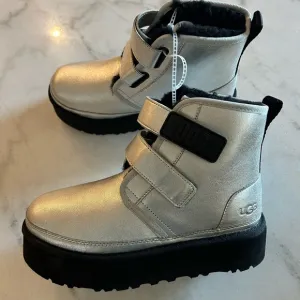 UGG NEUMEL PLATFORM LEATHER KIDS Boots Silver and black New size 4 Kids