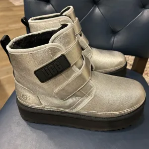 UGG NEUMEL PLATFORM LEATHER KIDS Boots Silver and black New size 6 Kids