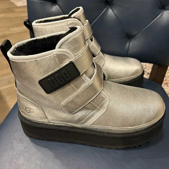 UGG NEUMEL PLATFORM LEATHER KIDS Boots Silver and black New size 6 Kids