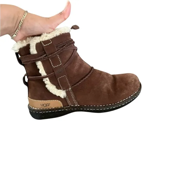 UGG Nubuk Cove Sherpa Suede Leather Brown Short Boots