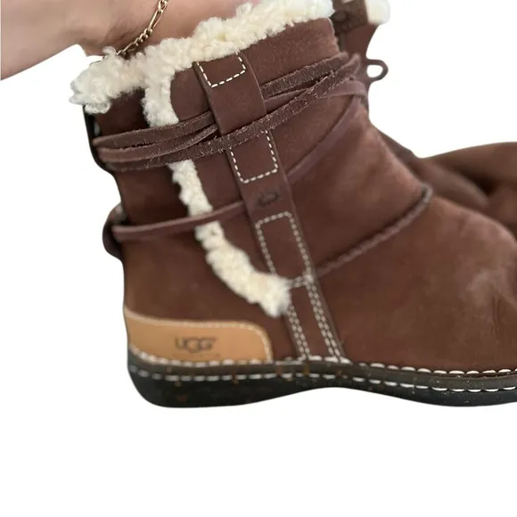 UGG Nubuk Cove Sherpa Suede Leather Brown Short Boots